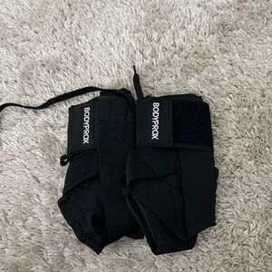 Bodyprox Black Wrist Wraps for Women - Supportive Fitness Straps